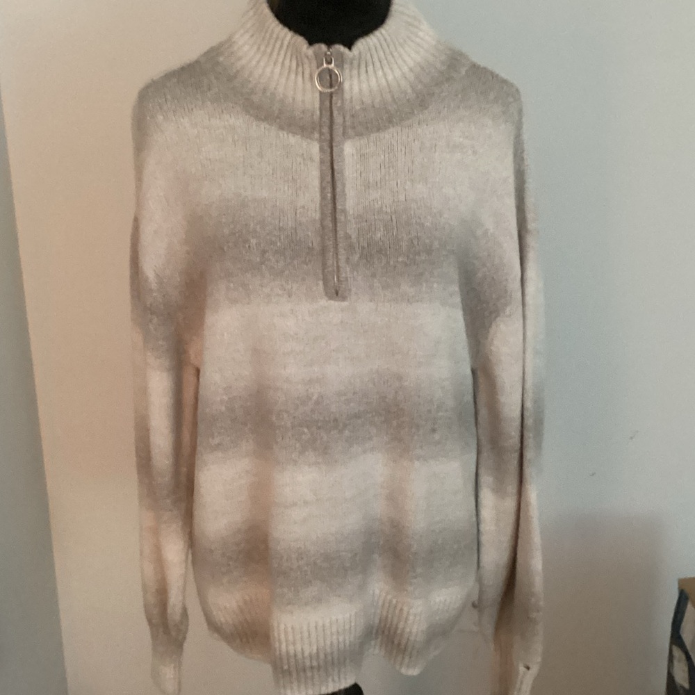 EUC Tommy Hilfiger Gray Turtleneck Sweater